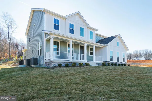 a view of front a house with a yard
