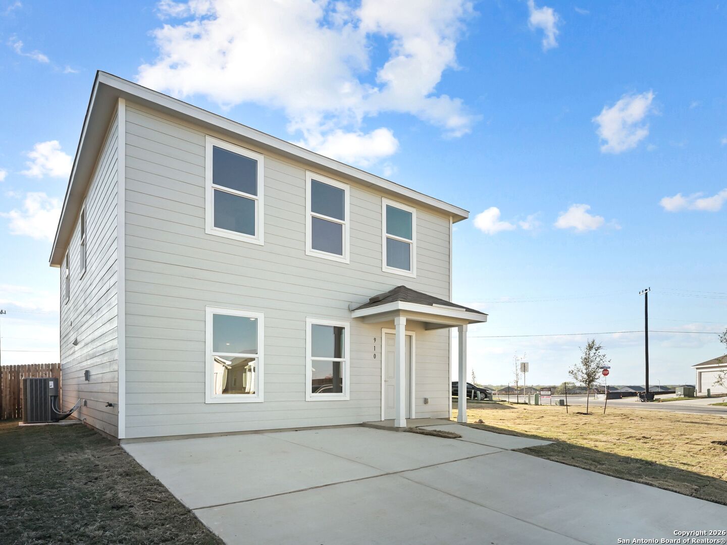 910 Stricker Path San Antonio, TX 78221 - Photo 3 of 26