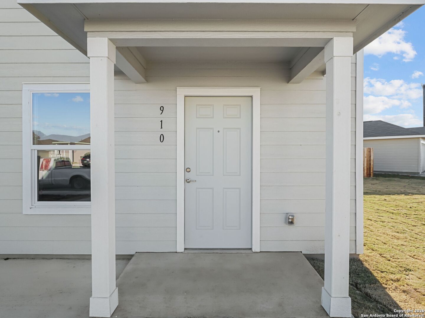 910 Stricker Path San Antonio, TX 78221 - Photo 4 of 26