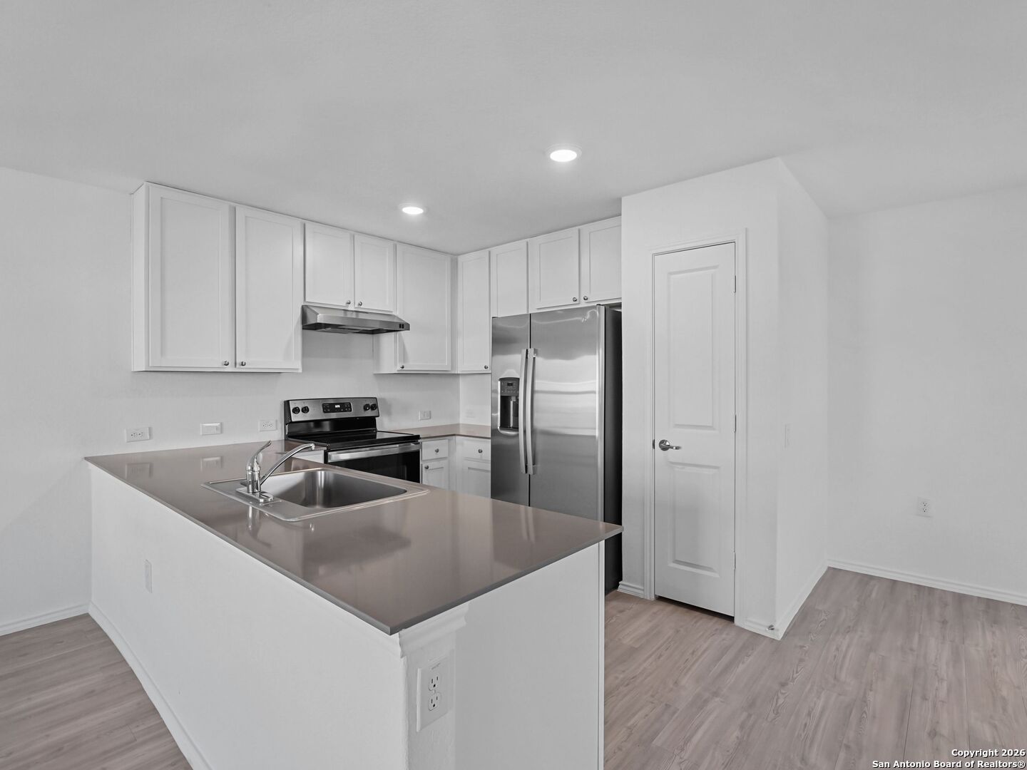 910 Stricker Path San Antonio, TX 78221 - Photo 9 of 26