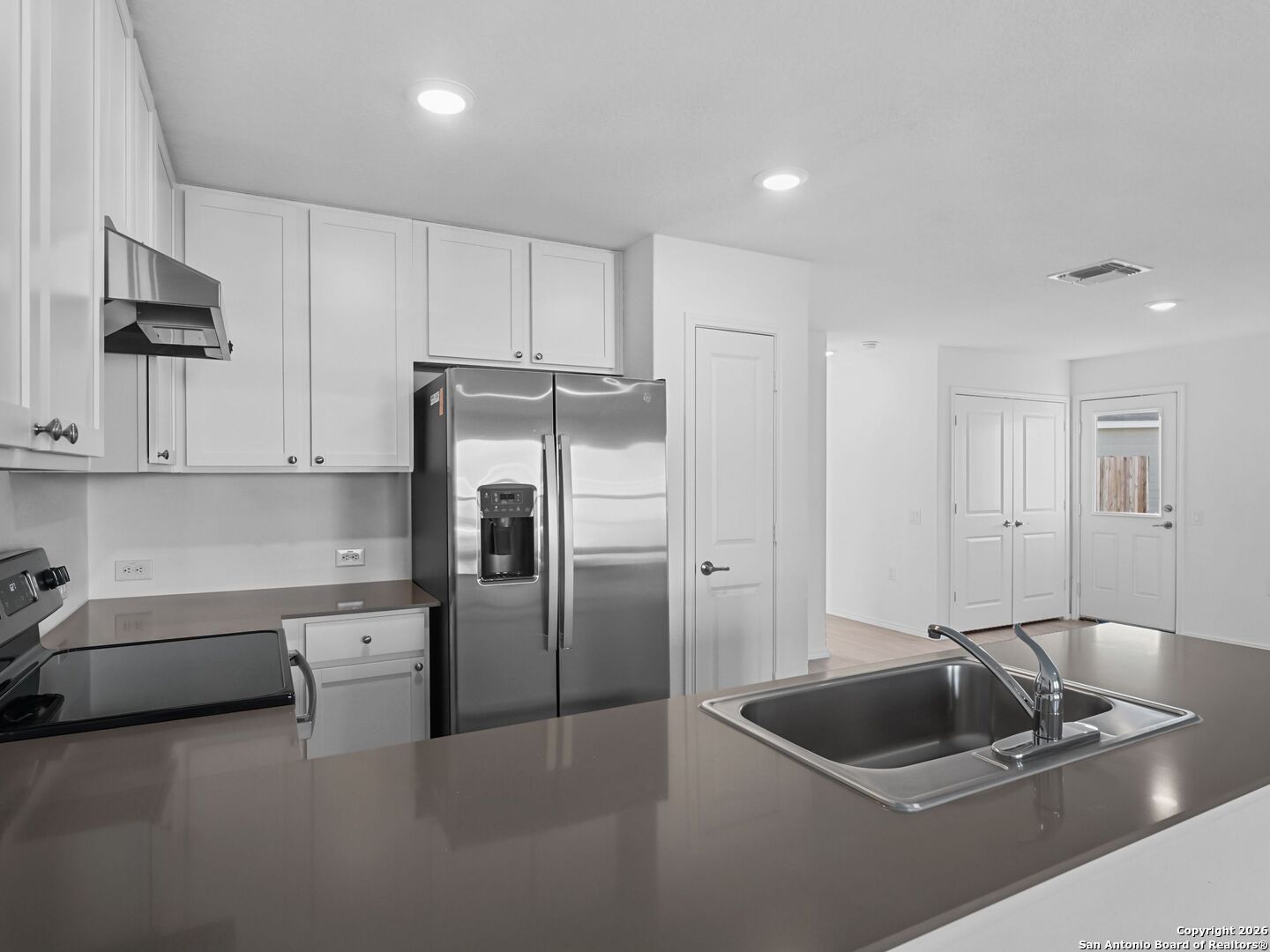 910 Stricker Path San Antonio, TX 78221 - Photo 10 of 26