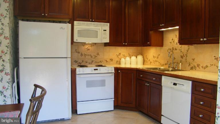 8503 Forrester Boulevard Springfield, VA 22152 - Photo 6 of 27 Kitchen