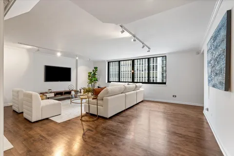 $475,000 | 1221 North Dearborn Street, Unit 604S, Chicago, IL 60610