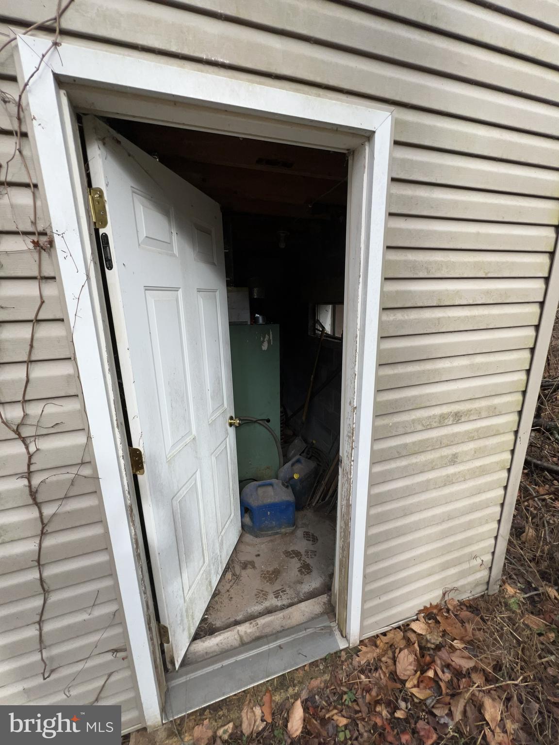 1092 Robinson Road Blain, PA 17006 - Photo 8 of 12 a view of a entryway