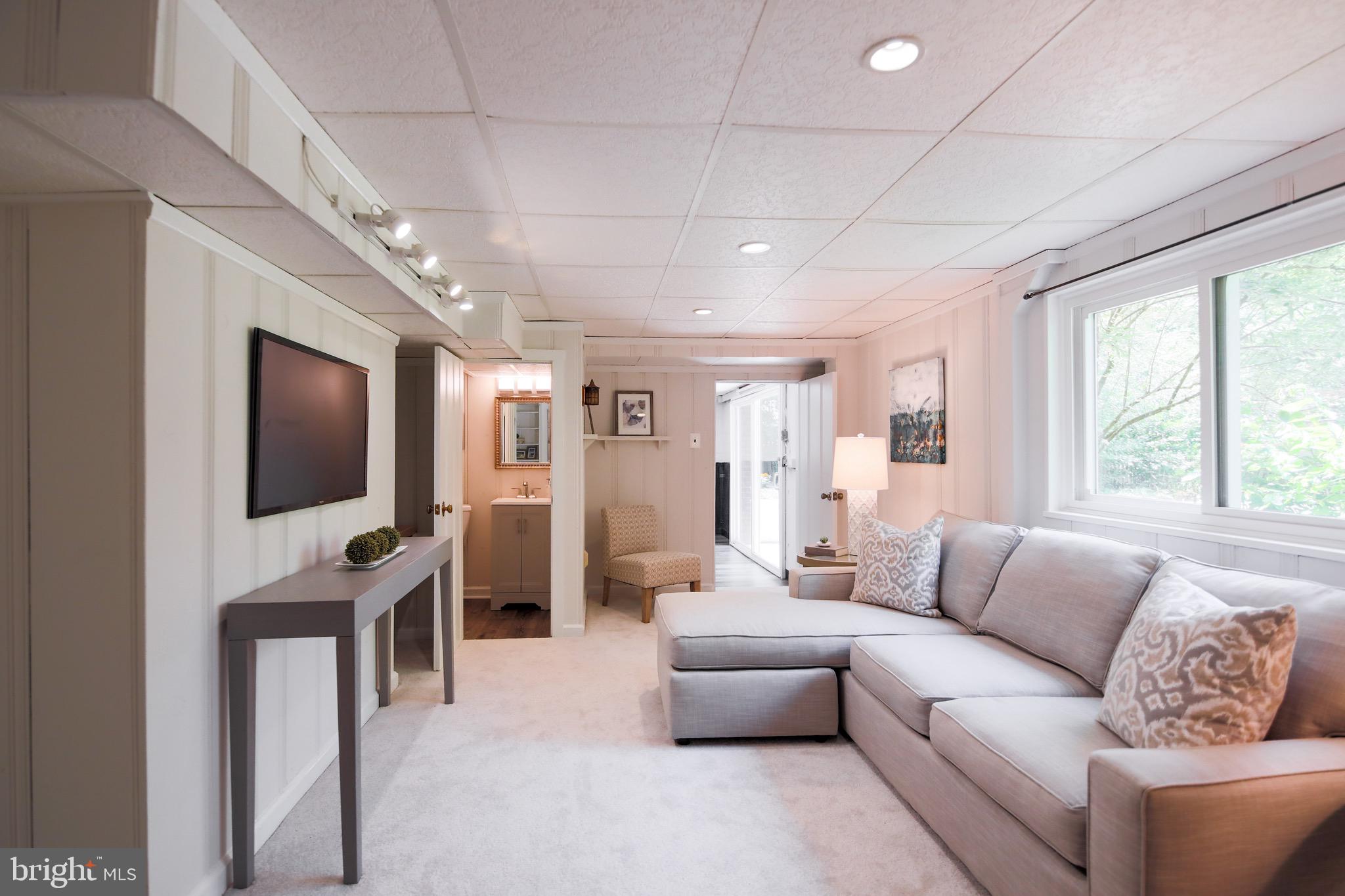 3048 Holmes Run Road Falls Church, VA 22042 - Photo 28 of 38 Gallery Image 28