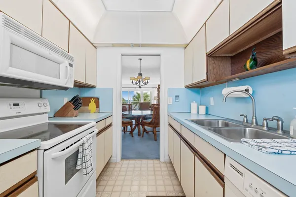 $5,000 | 3101 South Ocean Boulevard, Unit 404, Highland Beach, FL 33487