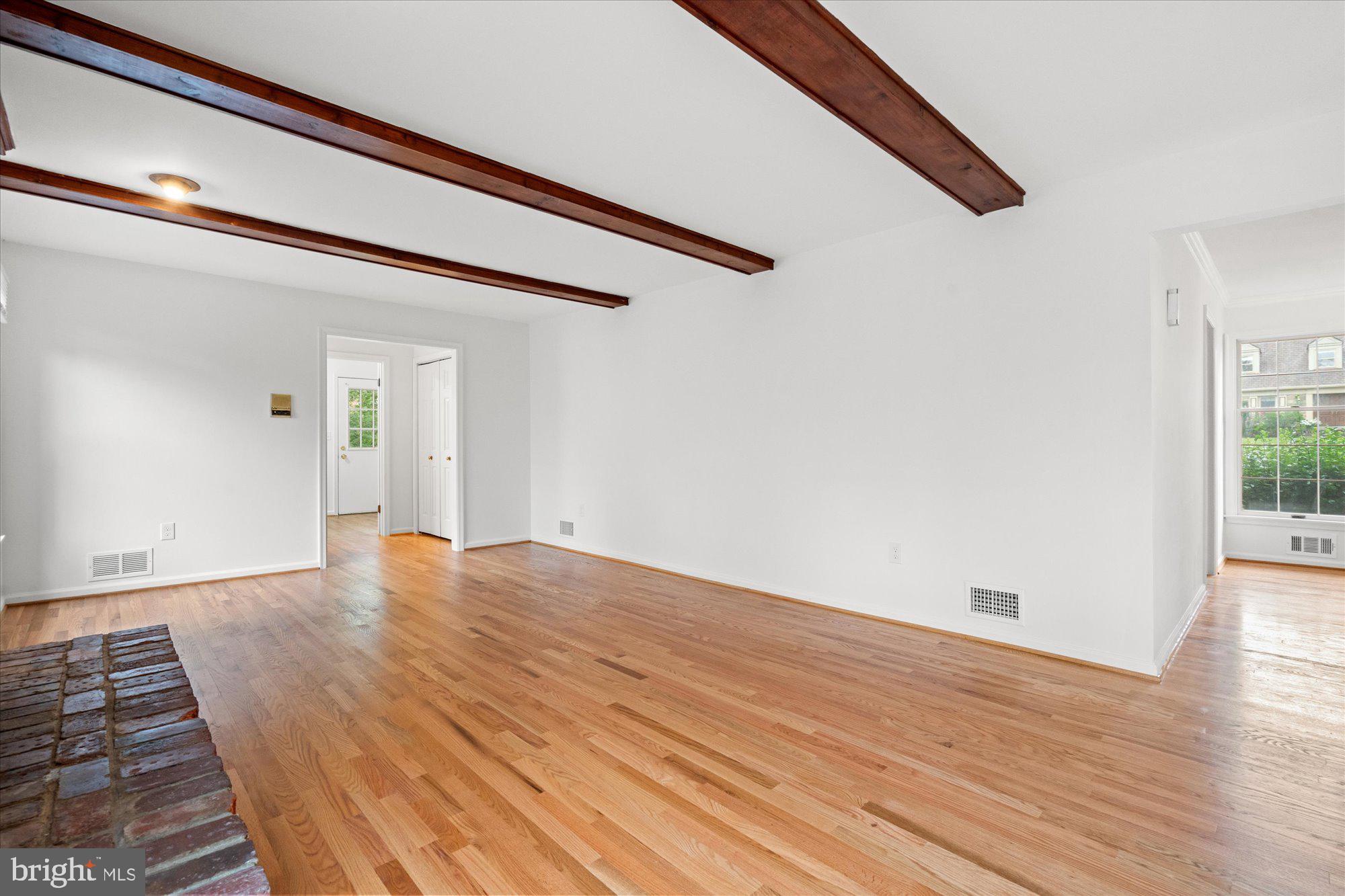 9601 Persimmon Tree Road Potomac, MD 20854 - Photo 19 of 52 Great room