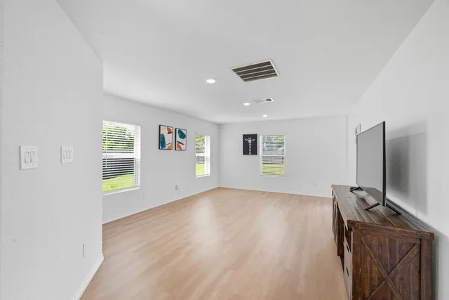 a view of a livingroom with a workspace