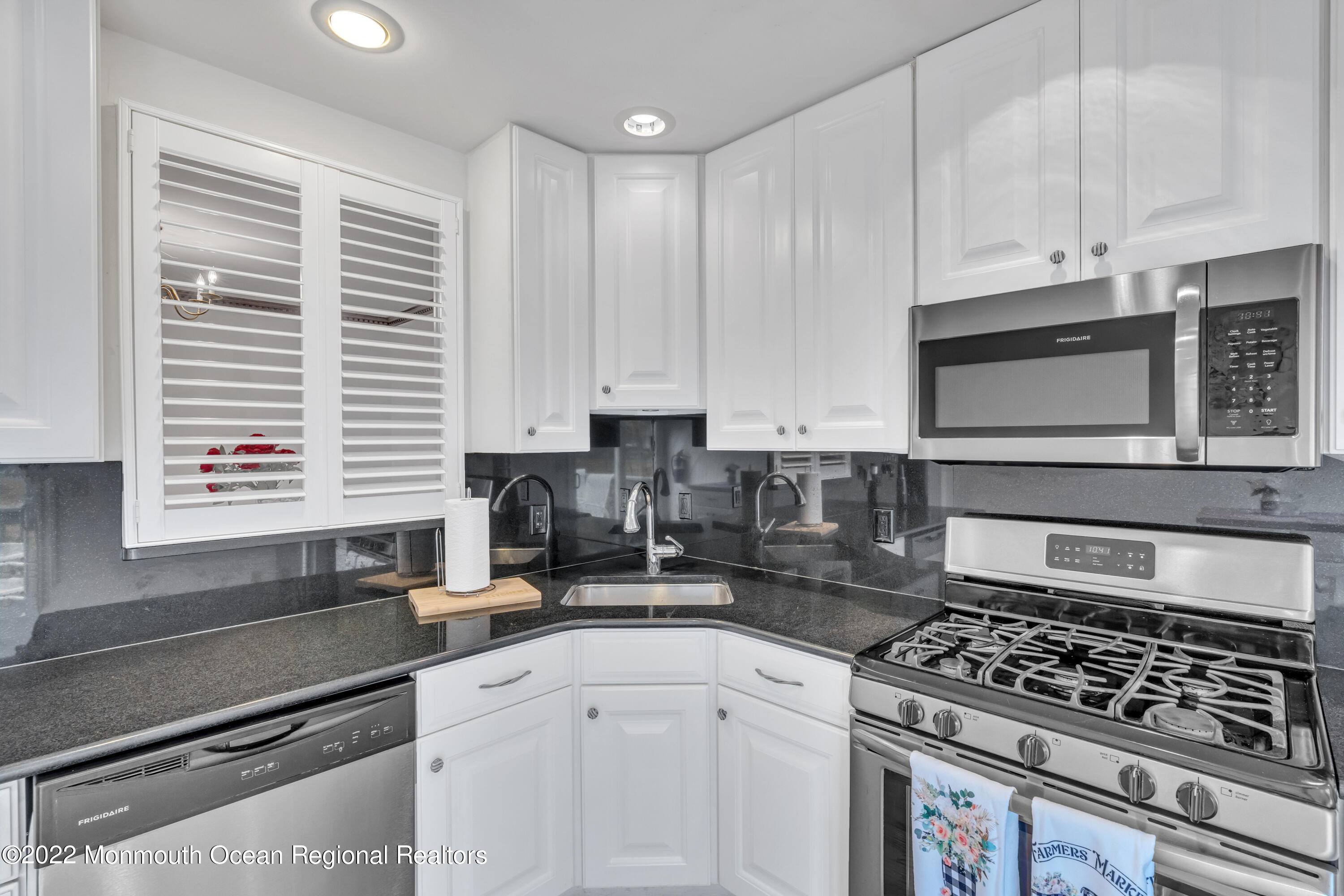 135 Racquet Road Wall, NJ 07719 - Photo 6 of 16 017_dsc04432