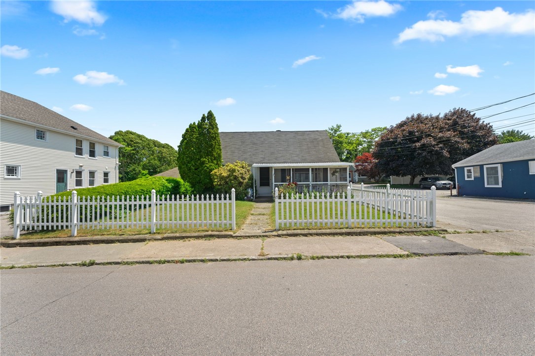 17 Pond Street Westerly, RI 02891 - Photo 3 of 46 Gallery Image 3