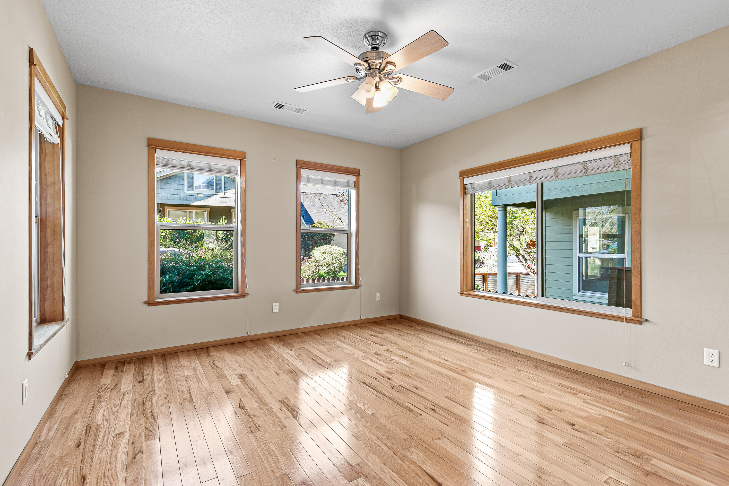 5 Logan Way Talent, OR 97540 - Photo 6 of 35 9R9A6245