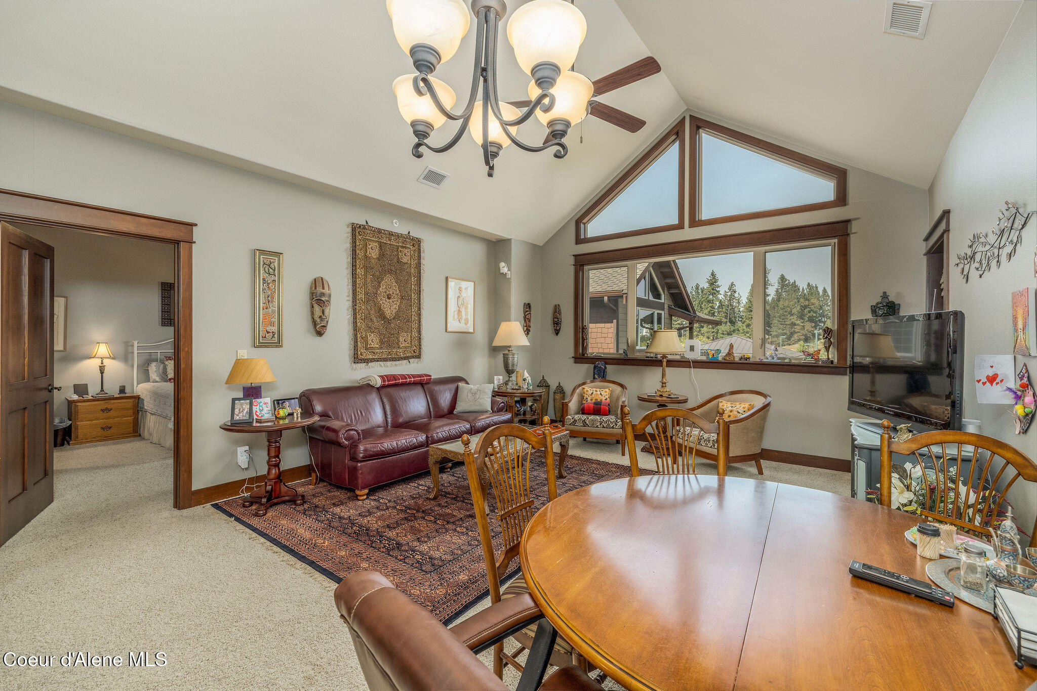 2051 North Main Street, Unit 315 Coeur D'Alene, ID 83814 - Photo 11 of 23 Living Room - Vaulted Ceiling