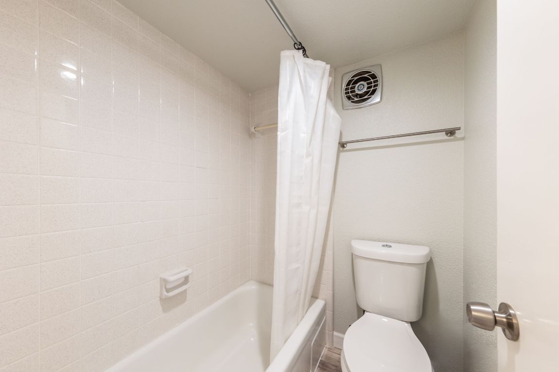 1212 Guadalupe Street, Unit 301 Austin, TX 78701 - Photo 27 of 28 a bathroom with a toilet a sink and a bathtub