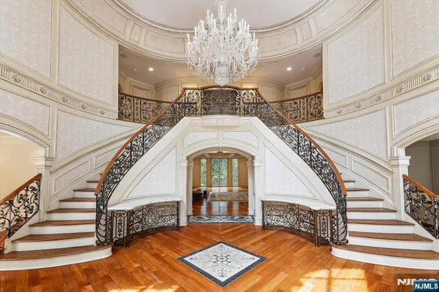 a view of entryway with a front door