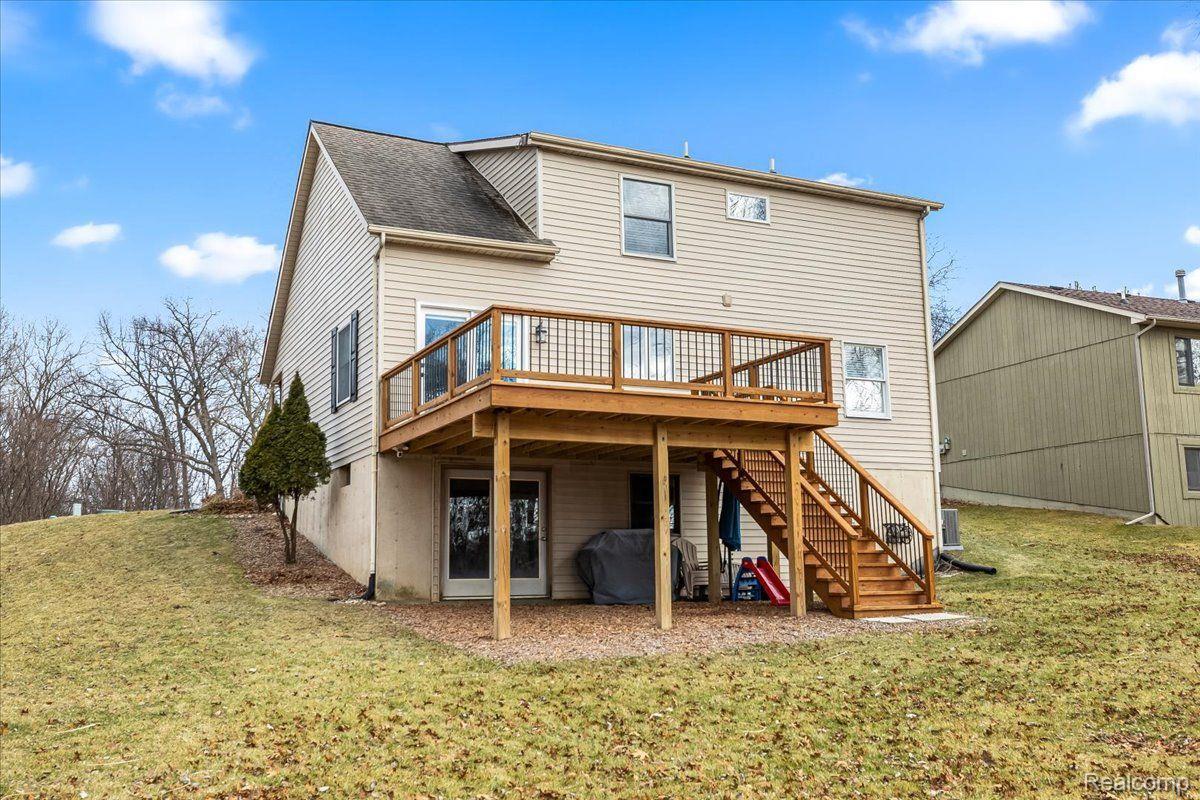 Beautiful updated deck and large back yard!