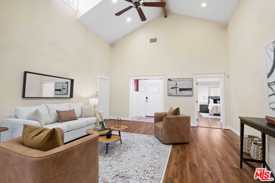 441 University Avenue Burbank, CA 91504 - Photo 3 of 40 Gallery Image 3