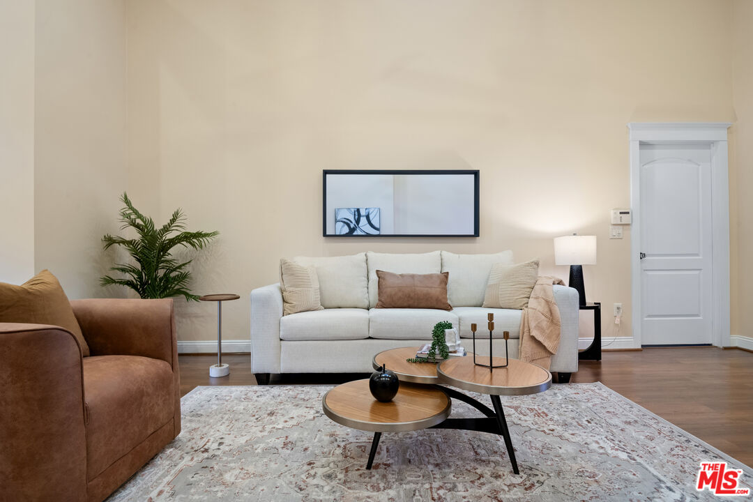 441 University Avenue Burbank, CA 91504 - Photo 6 of 40 Gallery Image 6