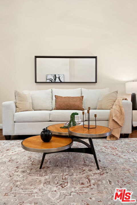 441 University Avenue Burbank, CA 91504 - Photo 8 of 40 Gallery Image 8