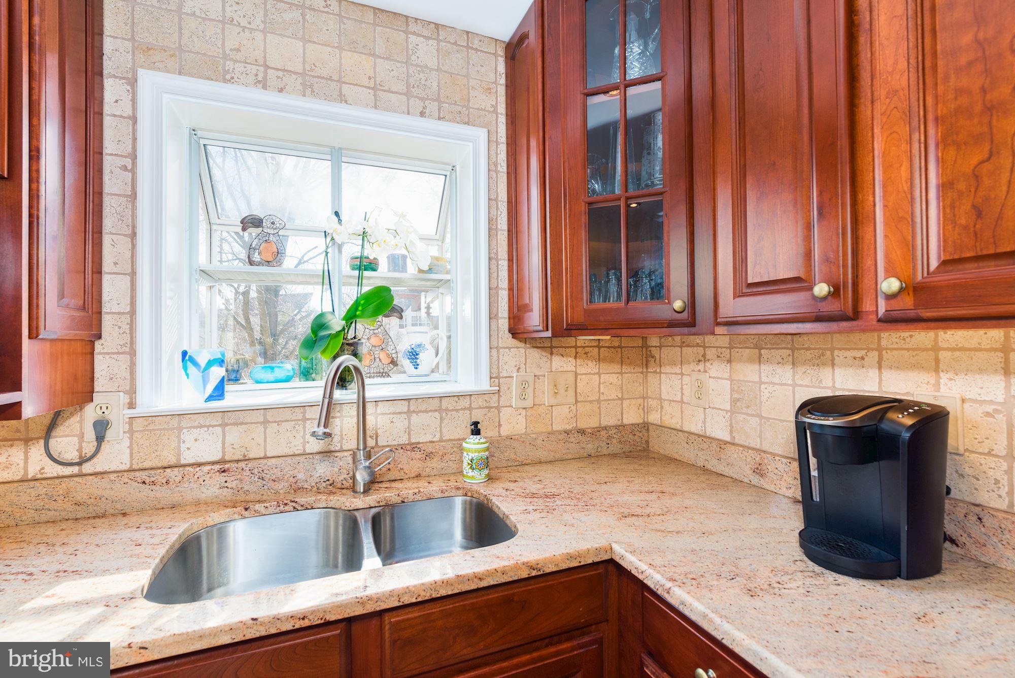 3947 Valley Ridge Drive Fairfax, VA 22033 - Photo 13 of 35
