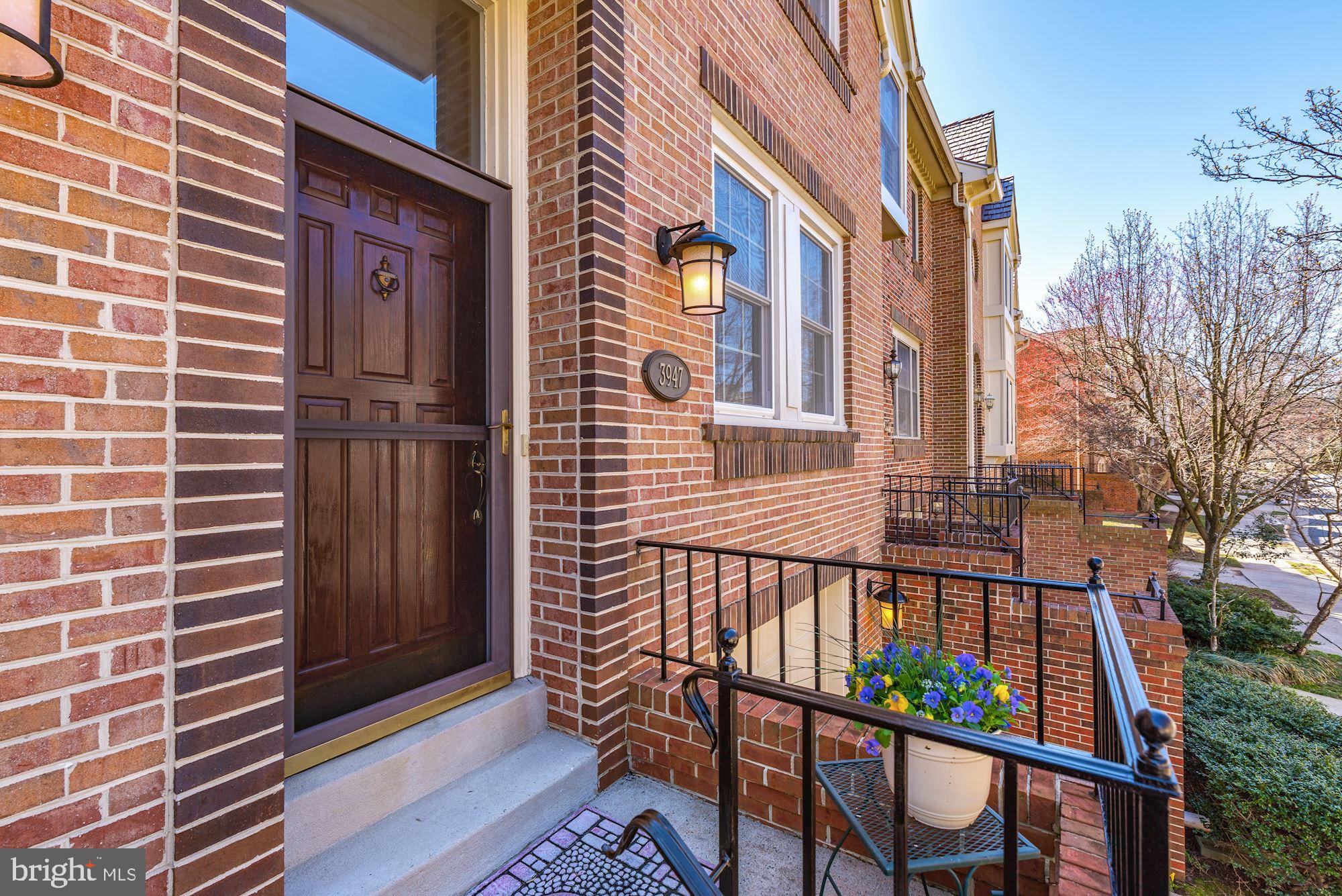 3947 Valley Ridge Drive Fairfax, VA 22033 - Photo 3 of 35