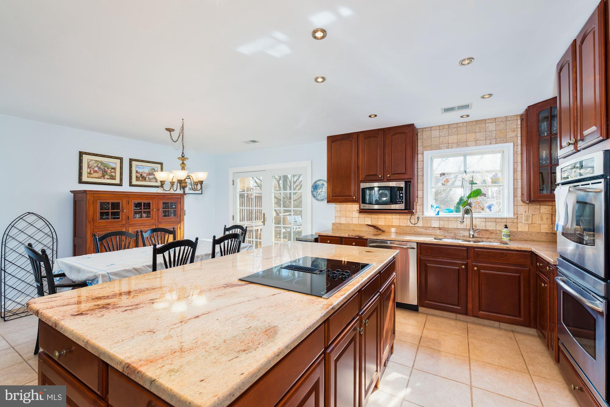 3947 Valley Ridge Drive Fairfax, VA 22033 - Photo 10 of 35