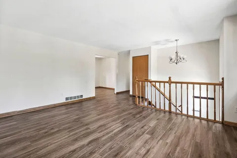 $385,000 | 2090 Carnelian Lane, Eagan, MN 55122