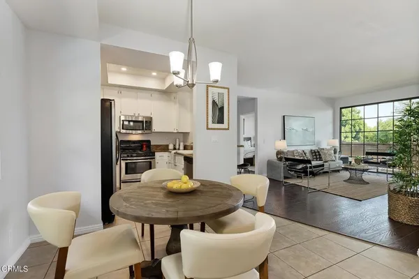 $3,995 | 221 South Oak Knoll Avenue, Unit 304, Pasadena, CA 91101