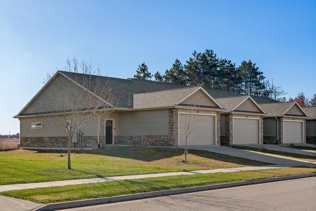 $324,900 | 1810 Prairie Place, Holmen, WI 54636