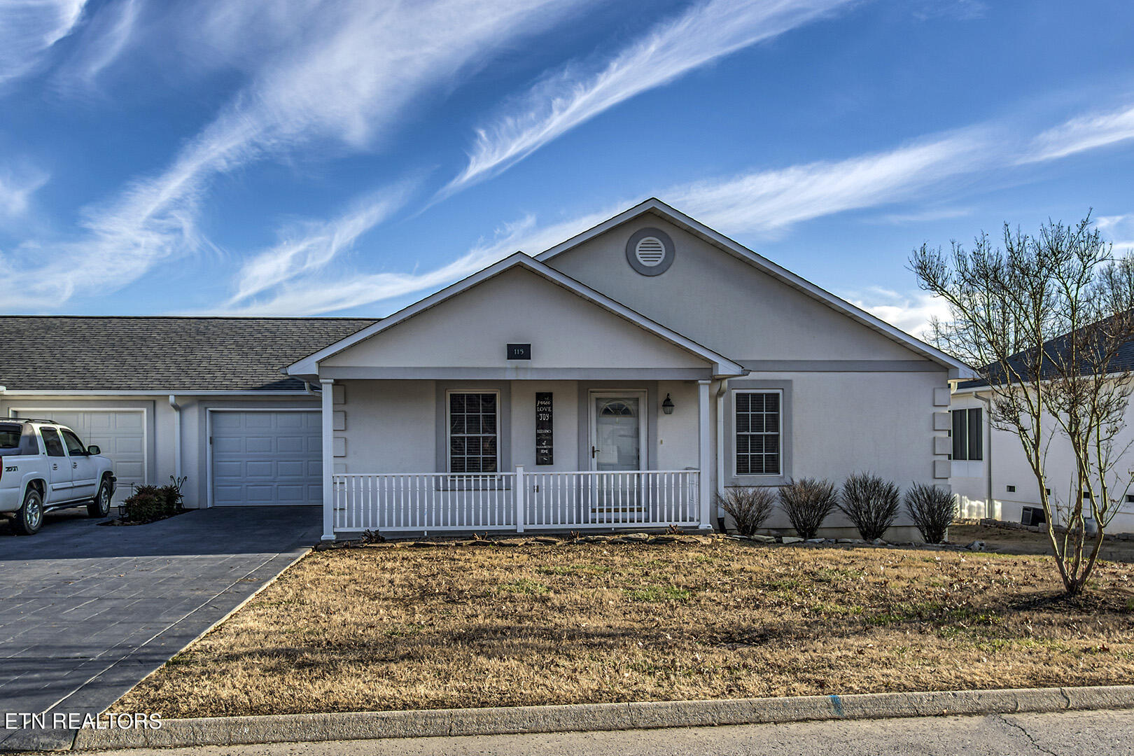 01_GreystoneWay_115_Front