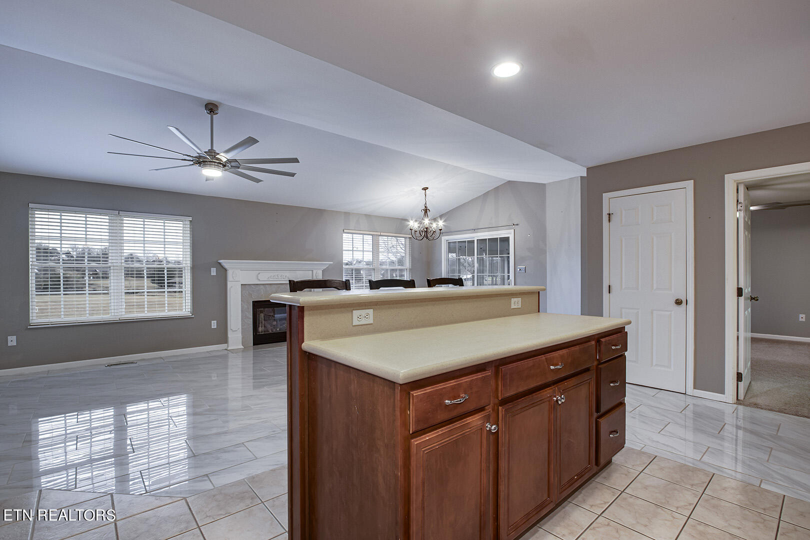 115 Greystone Way Kingston, TN 37763 - Photo 17 of 40 17_GreystoneWay_115_Kitchen04