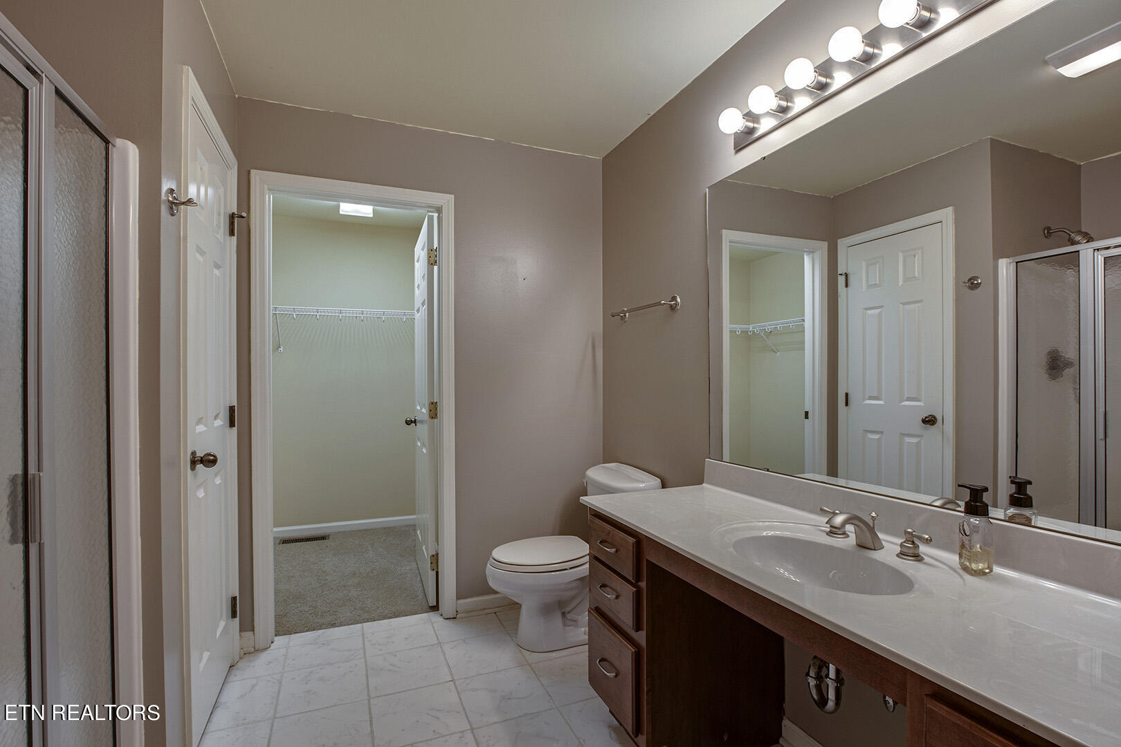 115 Greystone Way Kingston, TN 37763 - Photo 20 of 40 20_GreystoneWay_115_MasterBath