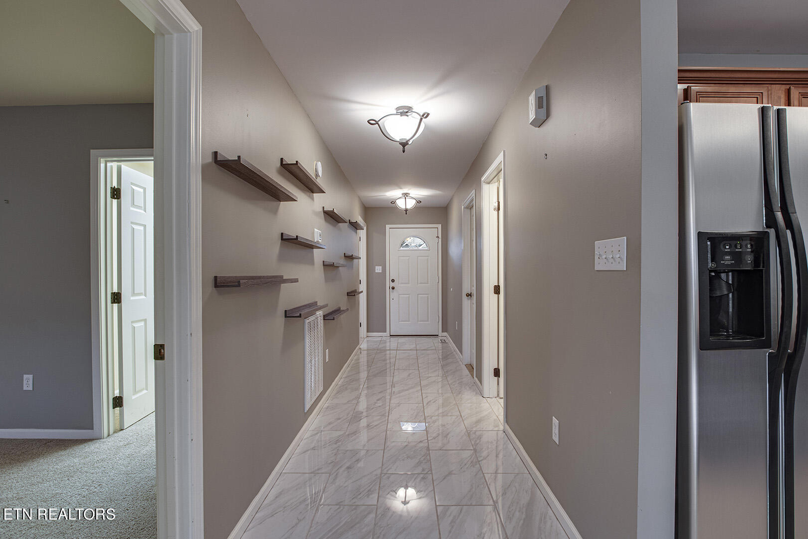 115 Greystone Way Kingston, TN 37763 - Photo 23 of 40 23_GreystoneWay_115_EntryHall02