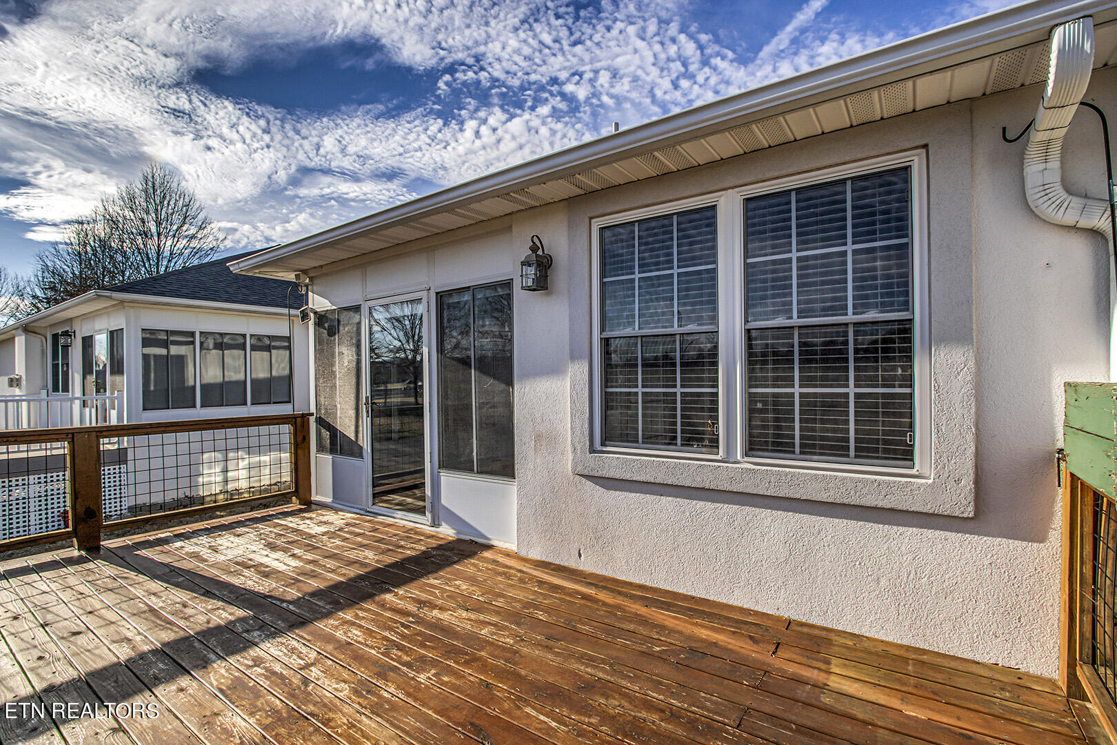 115 Greystone Way Kingston, TN 37763 - Photo 28 of 40 28_GreystoneWay_115_Deck01