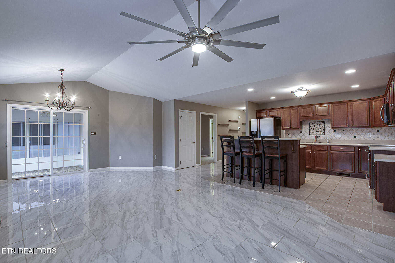 115 Greystone Way Kingston, TN 37763 - Photo 8 of 40 08_GreystoneWay_115_Living03