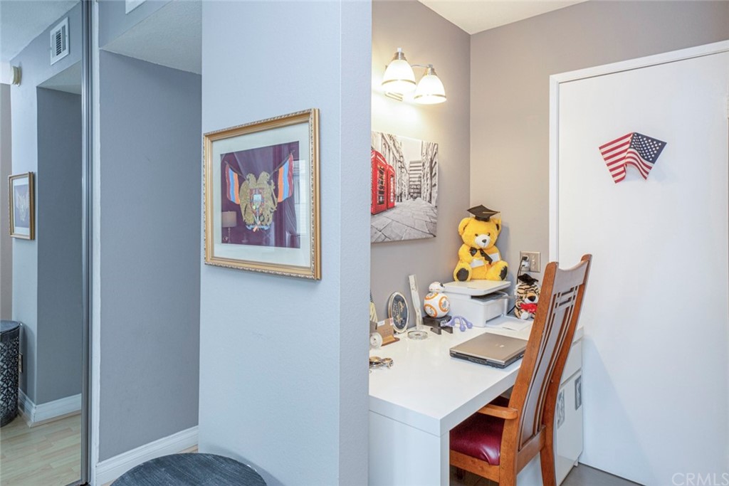 10504 Sunland Boulevard, Unit 5 Sunland, CA 91040 - Photo 20 of 66