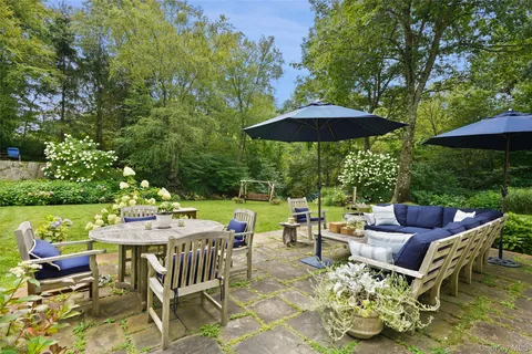 $1,825,000 | 26 Major Tallmadge Lane, Pound Ridge, NY 10576