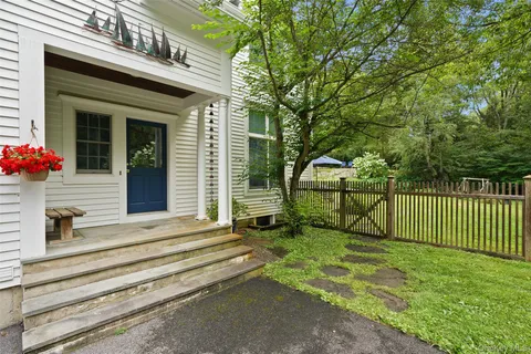 $1,825,000 | 26 Major Tallmadge Lane, Pound Ridge, NY 10576