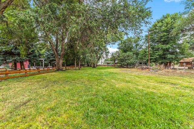 21 North Main Street Kingston, UT 84743 - Photo 8 of 107 View of yard with view of wooded area