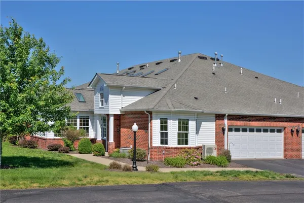 $435,000 | 3104 Ambassador Lane, Valencia, PA 16059
