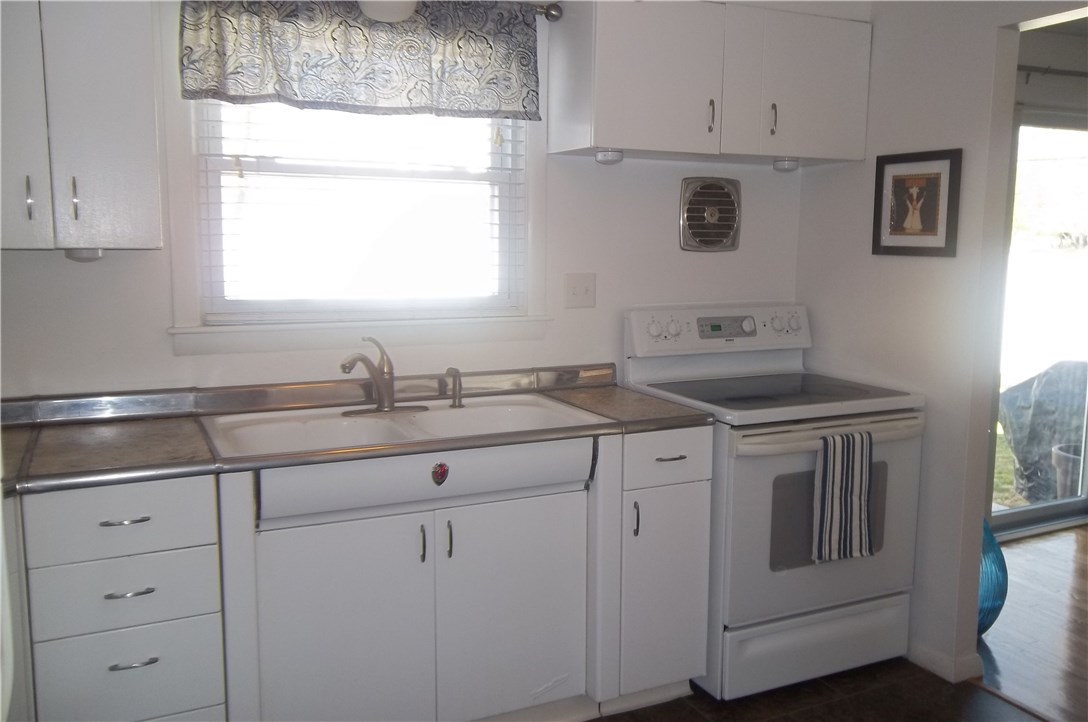 15 Phillips Road East Greenwich, RI 02818 - Photo 5 of 17 Kitchen workspace