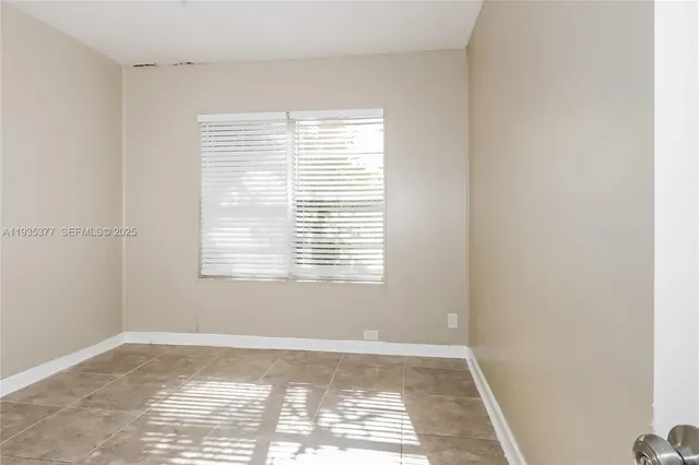 $2,525 | 733 Valley Forge Road, West Palm Beach, FL 33405