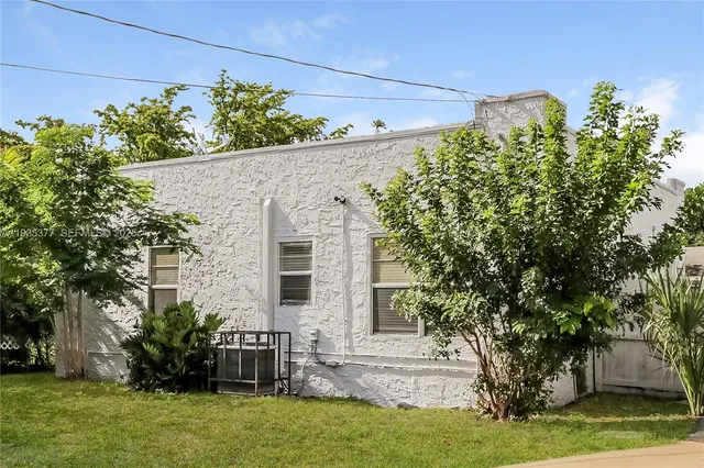 $2,525 | 733 Valley Forge Road, West Palm Beach, FL 33405