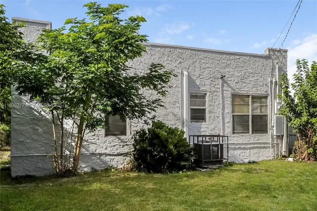 $2,525 | 733 Valley Forge Road, West Palm Beach, FL 33405