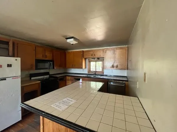 $200,000 | 98 White Schoolhouse Road, Corinth, ME 04427