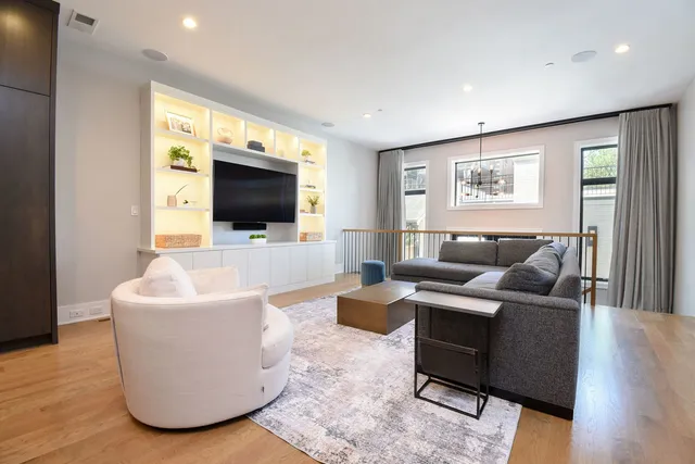 $2,345,000 | 3644 North Bosworth Avenue, Chicago, IL 60613