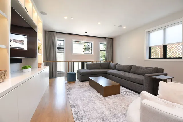 $2,345,000 | 3644 North Bosworth Avenue, Chicago, IL 60613