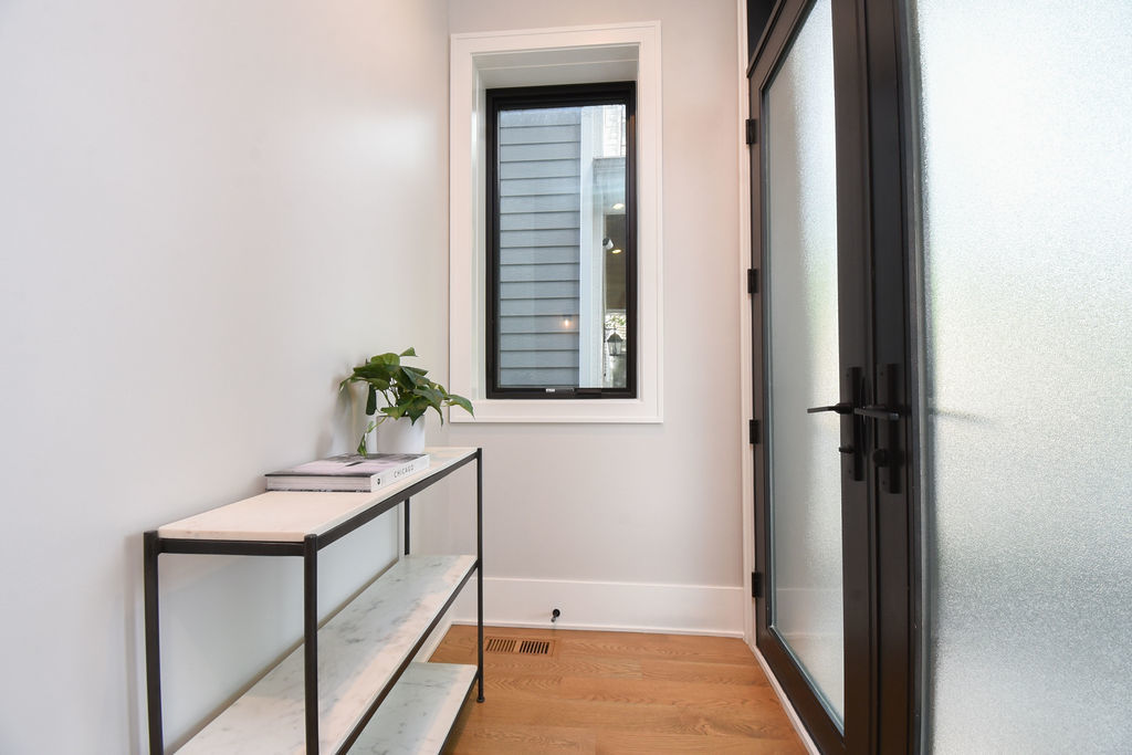 3644 North Bosworth Avenue Chicago, IL 60613 - Photo 3 of 70