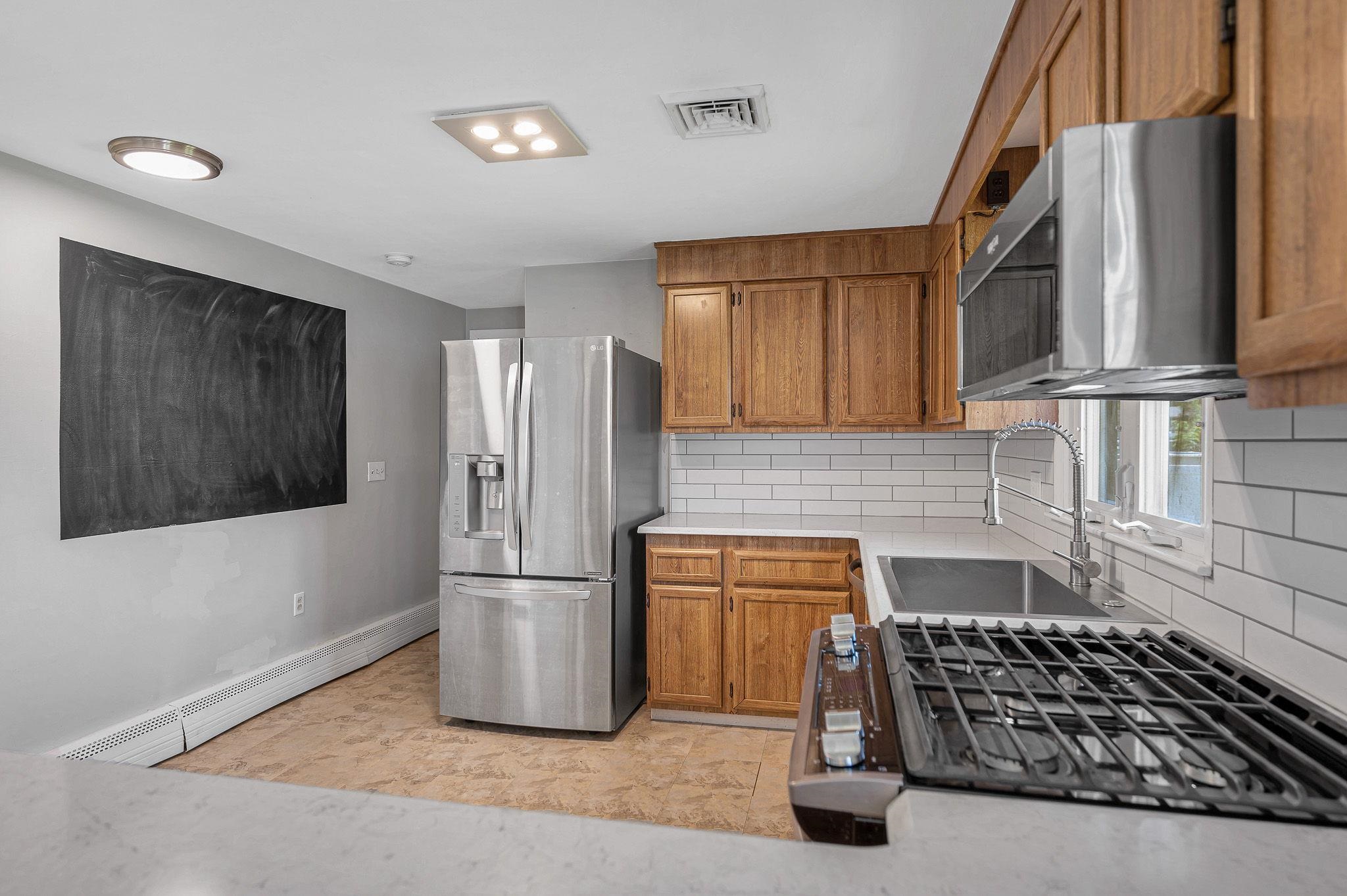 7 Raleigh Drive Nashua, NH 03062 - Photo 10 of 33