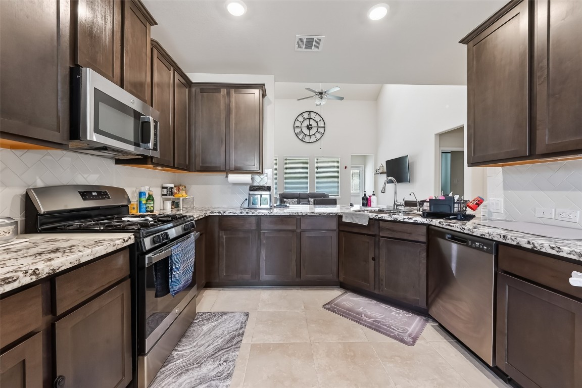 6215 Prince Place Drive Rosenberg, TX 77471 - Photo 15 of 47