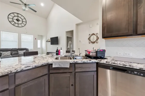 $2,490 | 6215 Prince Place Drive, Rosenberg, TX 77471